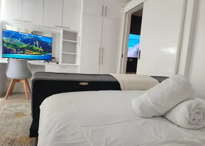 Modern Bright Cozy Stylish 1br Venice Bgc Balcony *