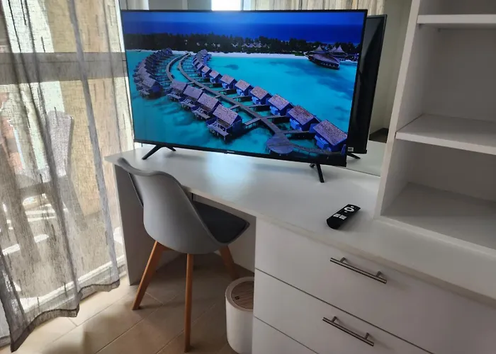 Apartment Modern Bright Cozy Stylish 1br Venice Bgc Balcony Manila