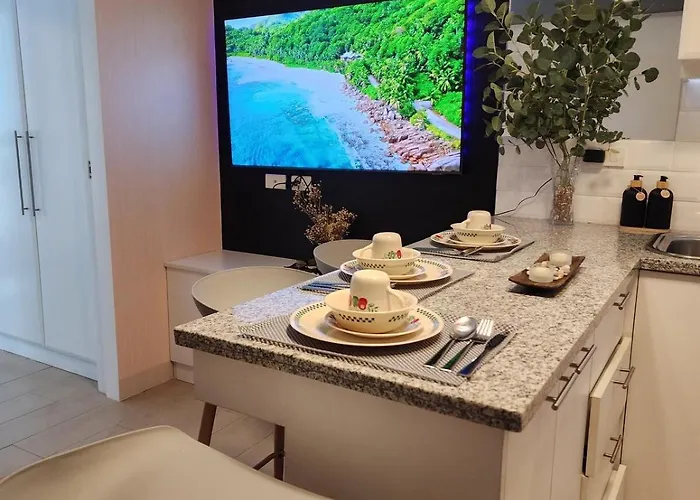 Modern Bright Cozy Stylish 1br Venice Bgc Balcony *
