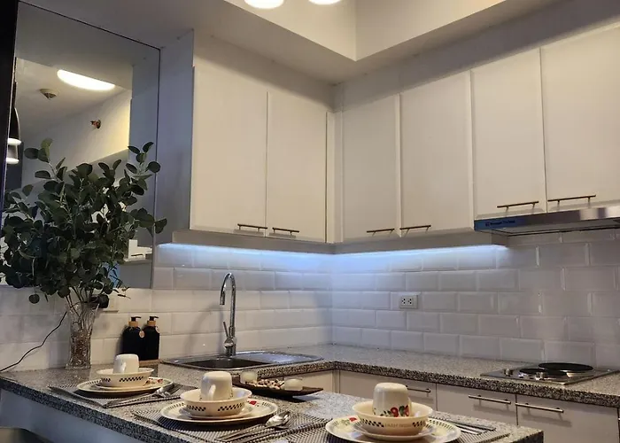 Modern Bright Cozy Stylish 1br Venice Bgc Balcony
