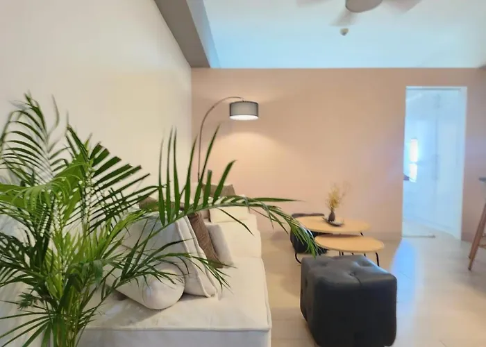 Modern Bright Cozy Stylish 1br Venice Bgc Balcony Apartment Manila