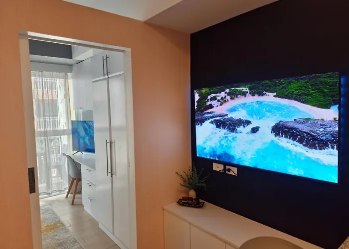 Modern Bright Cozy Stylish 1br Venice Bgc Balcony Apartment Manila