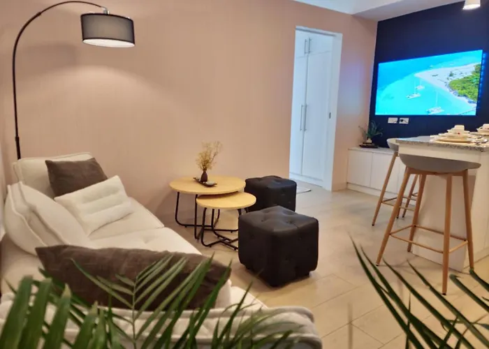 Modern Bright Cozy Stylish 1br Venice Bgc Balcony Apartment