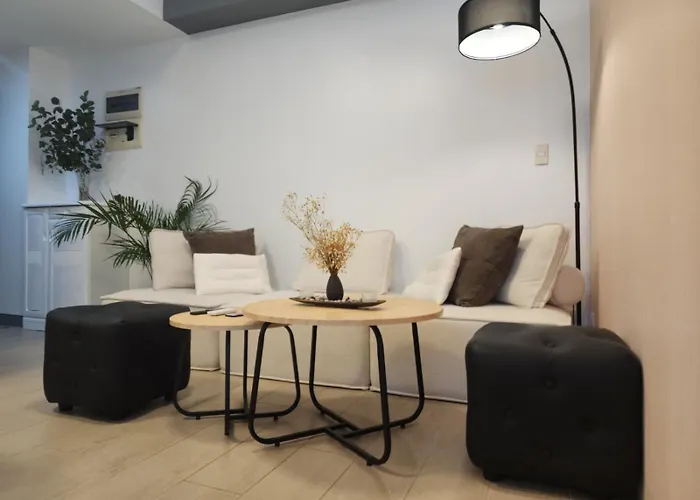 Modern Bright Cozy Stylish 1br Venice Bgc Balcony Apartment Manila