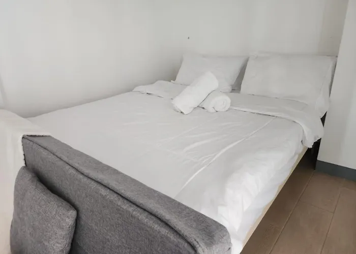 Modern Bright Cozy Stylish 1br Venice Bgc Balcony *