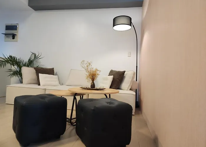 Modern Bright Cozy Stylish 1br Venice Bgc Balcony Apartment Manila