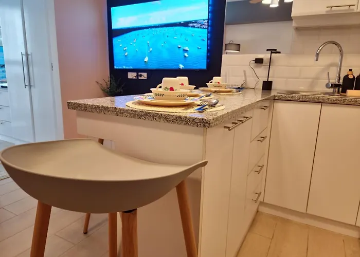 Apartment Modern Bright Cozy Stylish 1br Venice Bgc Balcony Manila