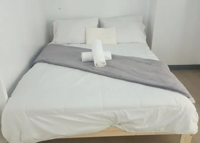 Apartment Modern Bright Cozy Stylish 1br Venice Bgc Balcony